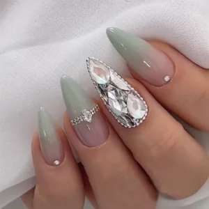 Nailbayo Nudi Gel Jade - Jaden värinen läpikuultava siirappigeeli kynsillä