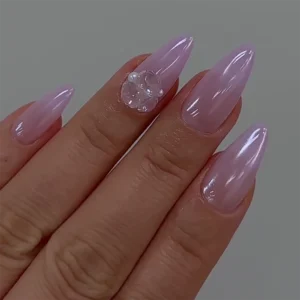 Nailbayo Nudi Gel Violet - Violetti läpikuultava siirappigeeli kynsillä