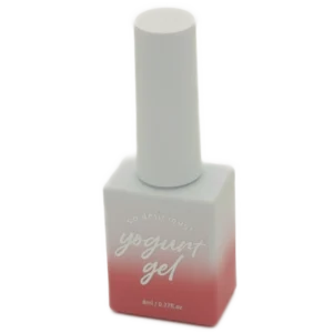 Yogurt Nail Korea Blossom Ending kokoelman yksittäinen kynsilakkapullo pastellisävyssä. Siirappinen läpikuultava lopputulos. 8ml pullo.