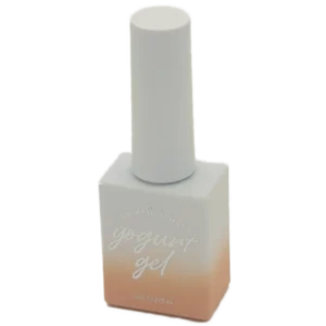 Yogurt Nail Korea Blossom Ending kokoelman yksittäinen kynsilakkapullo pastellisävyssä. Siirappinen läpikuultava lopputulos. 8ml pullo.