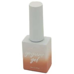 Yogurt Nail Korea Blossom Ending kokoelman yksittäinen kynsilakkapullo pastellisävyssä. Siirappinen läpikuultava lopputulos. 8ml pullo.