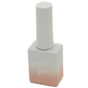 Yogurt Nail Korea Blossom Ending kokoelman yksittäinen kynsilakkapullo pastellisävyssä. Siirappinen läpikuultava lopputulos. 8ml pullo.