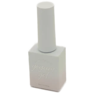 Yogurt Nail Korea Blossom Ending kokoelman yksittäinen kynsilakkapullo pastellisävyssä. Siirappinen läpikuultava lopputulos. 8ml pullo.