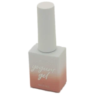 Yogurt Nail Korea Blossom Ending kokoelman yksittäinen kynsilakkapullo pastellisävyssä. Siirappinen läpikuultava lopputulos. 8ml pullo.