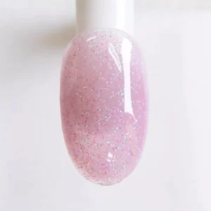 Yogurt Nail - In the Mood for Love - glitter 02 - glittergeeli pastellisävyisellä pohjalla ja hienostuneella kimalluksella. Väri kynnellä.